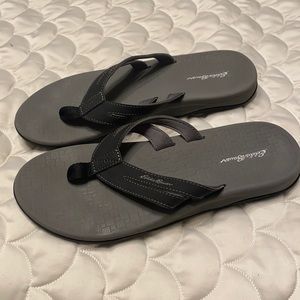 Eddie Bauer flip flops